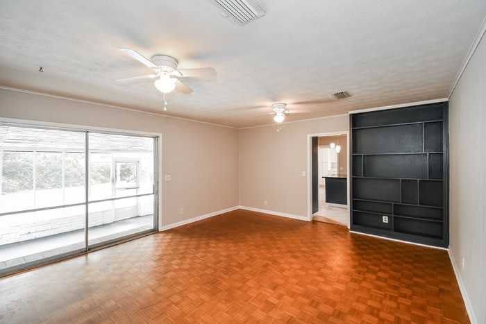 2742 Holly Ridge Dr - Photo 2 of 20