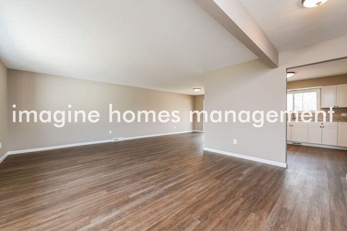 15614 Creekwood Ln - Photo 4 of 20