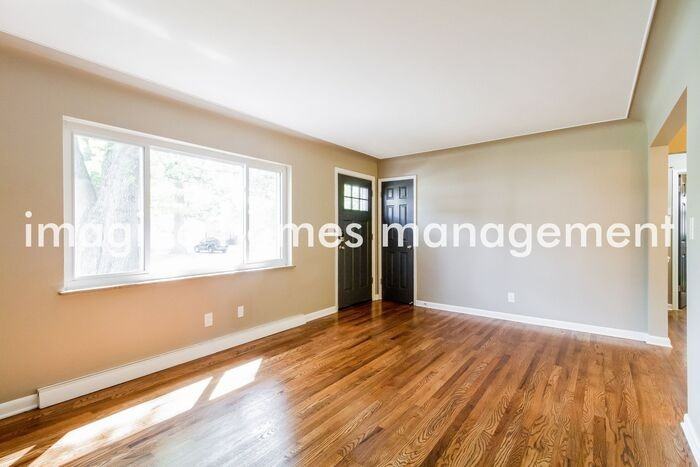 9329 Floral Ave - Photo 7 of 20