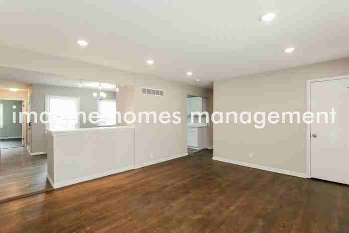 9001 Switzer St - Photo 4 of 20