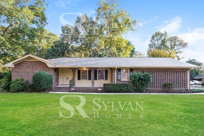 1369 White Oak St Se - Photo 2 of 16