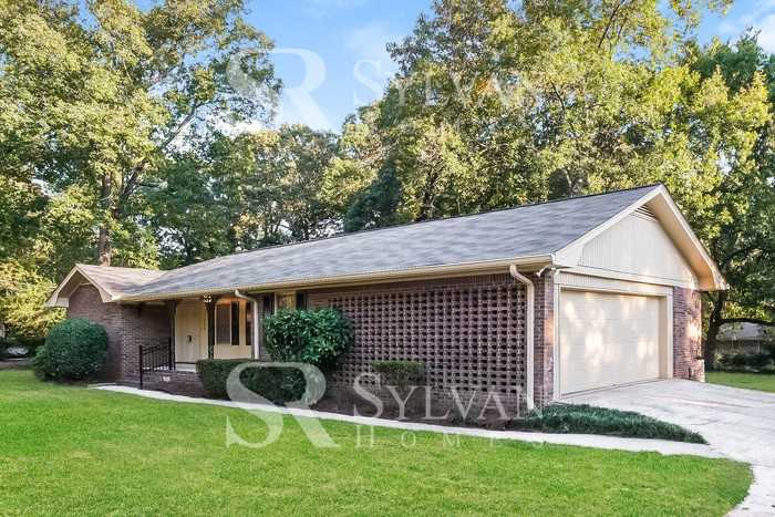 1369 White Oak St Se - Photo 3 of 16