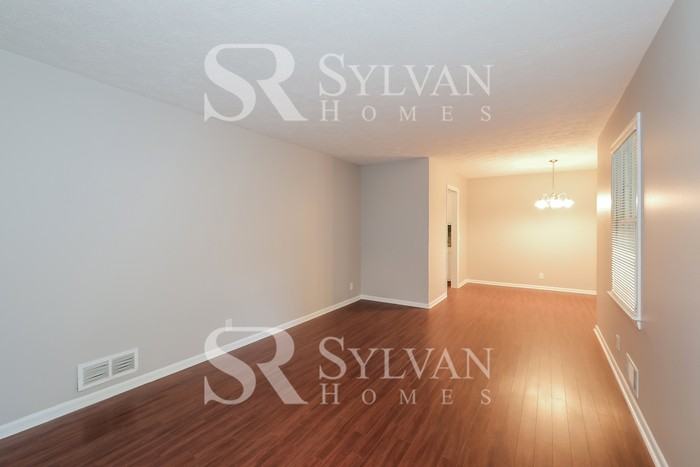 1369 White Oak St Se - Photo 4 of 16