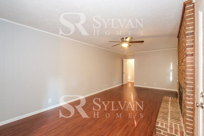 1369 White Oak St Se - Photo 5 of 16