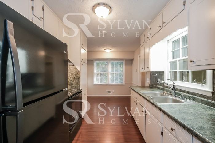 1369 White Oak St Se - Photo 7 of 16