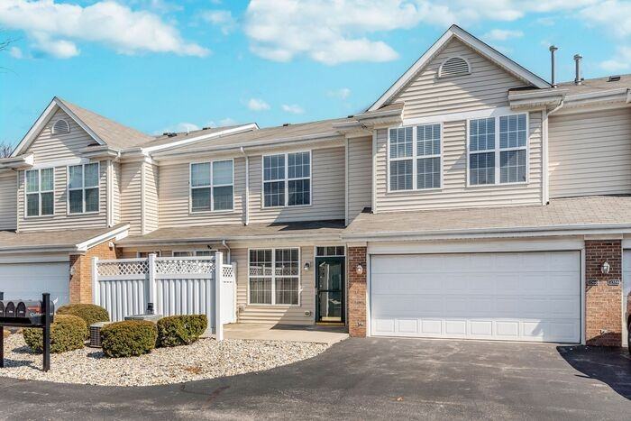 2360 Colfax Ln - Photo 2 of 24