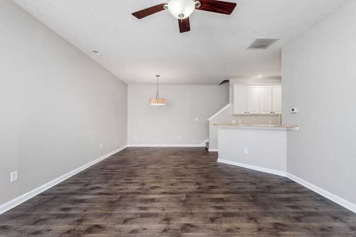 2360 Colfax Ln - Photo 4 of 24