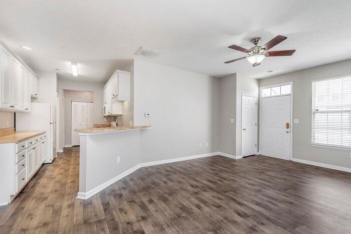 2360 Colfax Ln - Photo 6 of 24