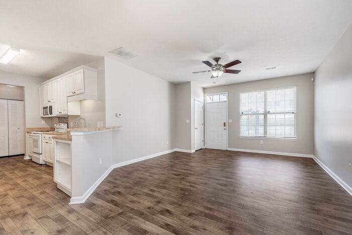 2360 Colfax Ln - Photo 7 of 24