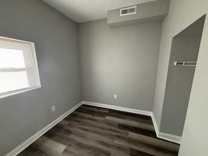 5399 Maple Ave - Photo 7 of 17