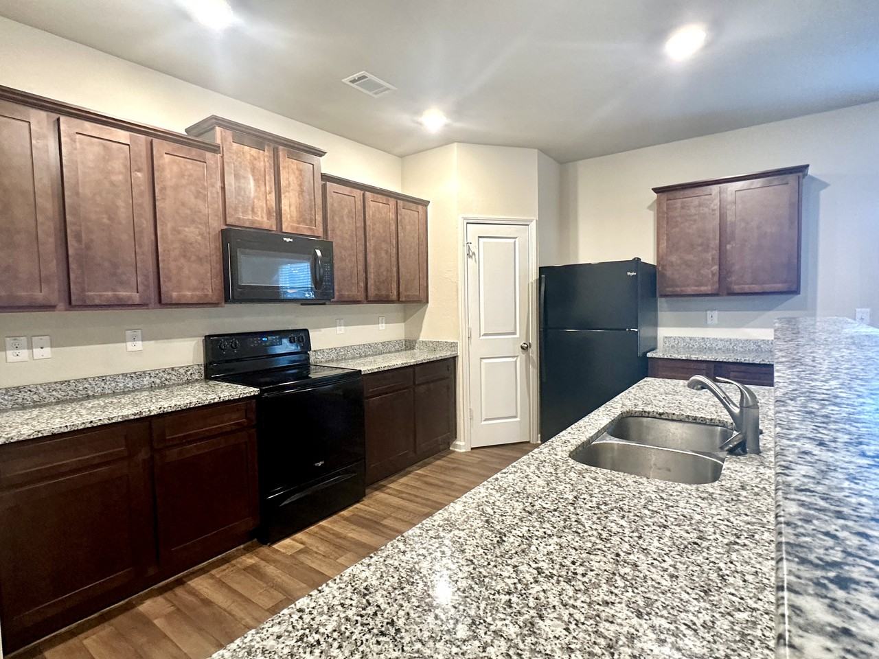 916 Independence Ave #NA - Photo 4 of 28