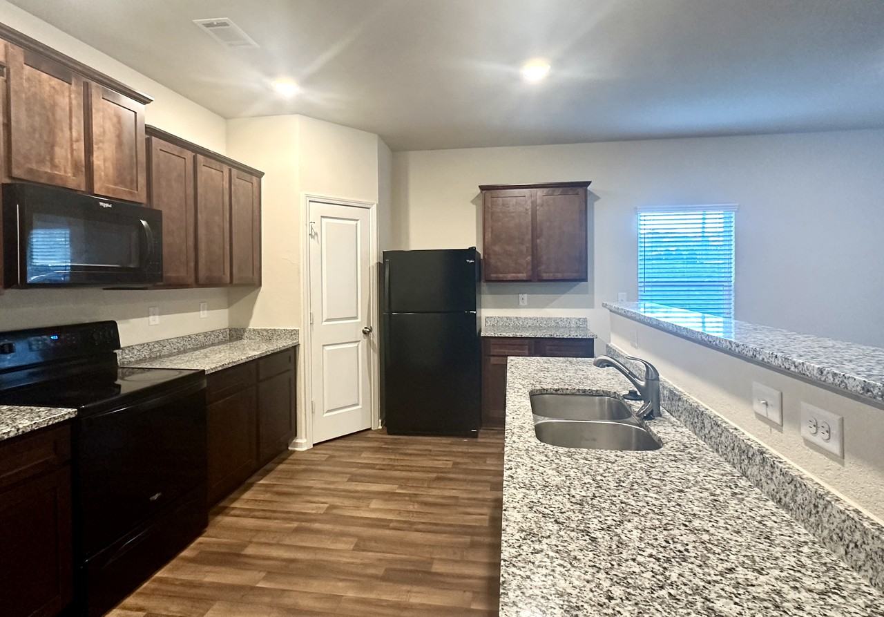 916 Independence Ave #NA - Photo 5 of 28