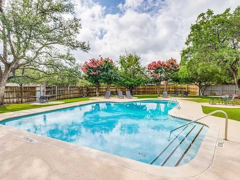 7404 W Northwest Hwy #5 - Photo 2 of 19