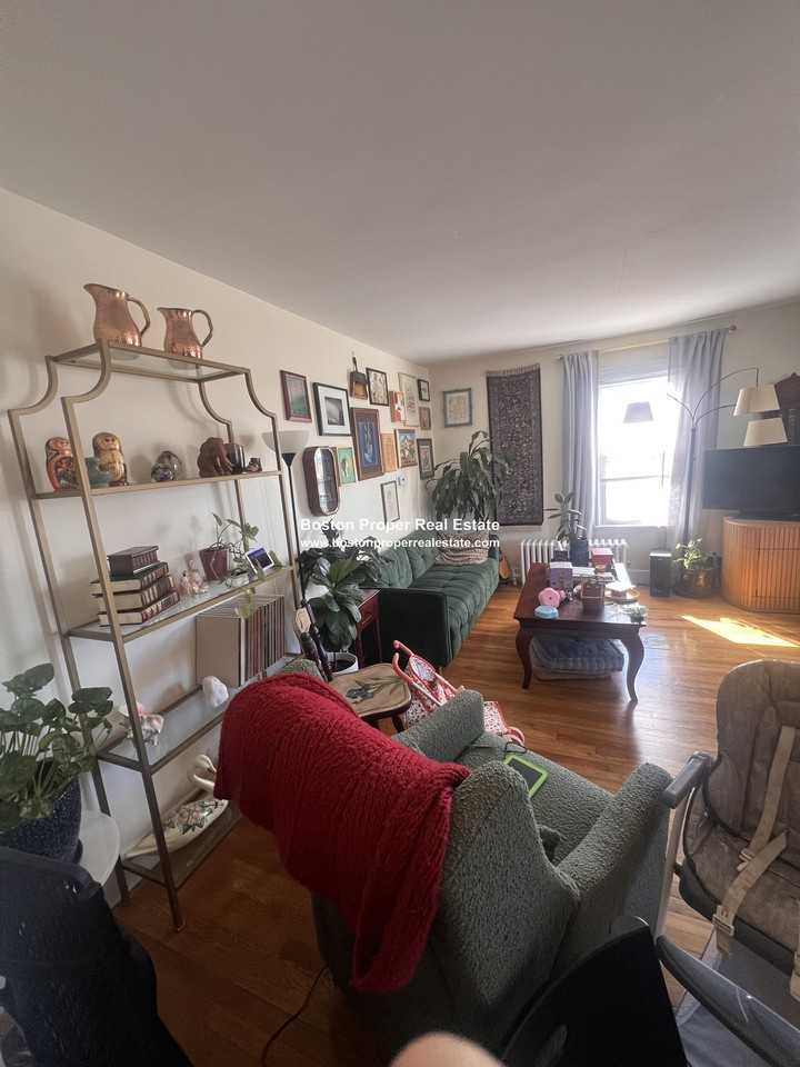 260 N Harvard St #1 - Photo 3 of 16