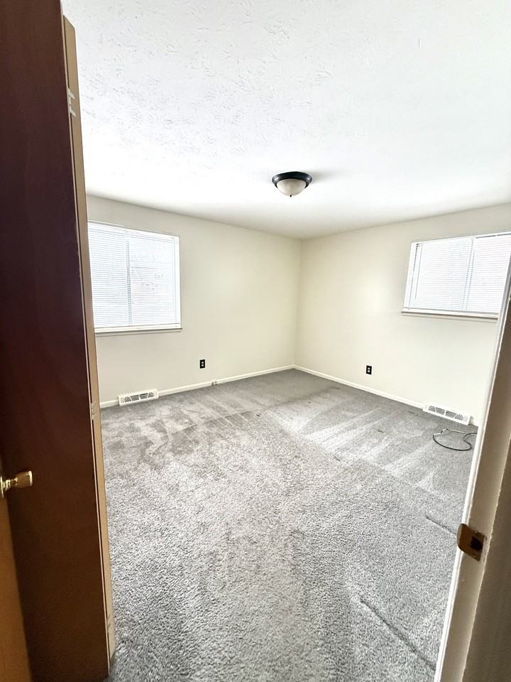 850 S Green Rd #2 - Photo 7 of 7