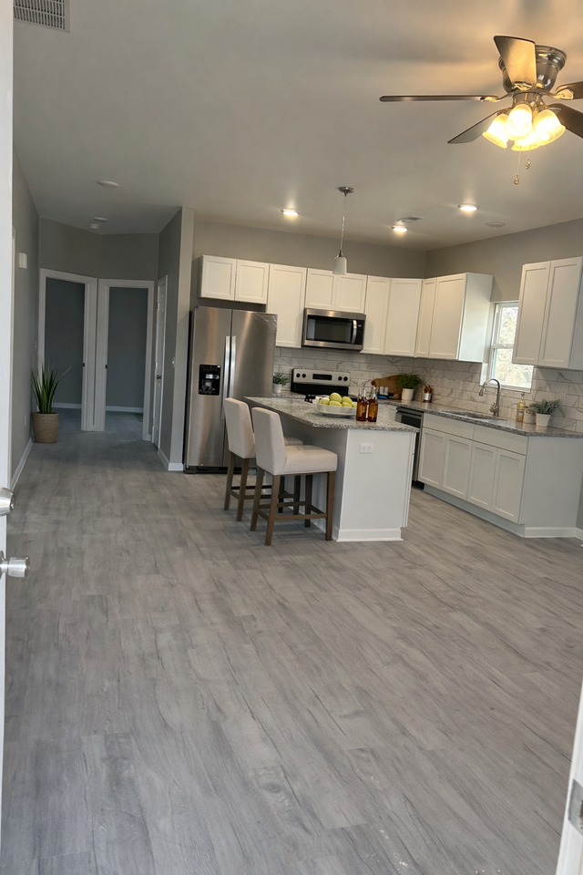 155 N Poplar Ave #155 - Photo 6 of 8