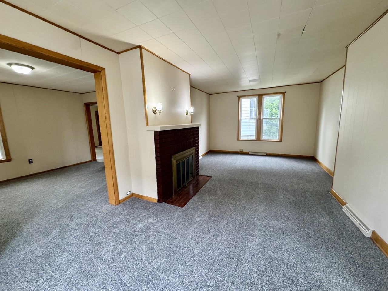 601 Lincoln Ave Nw #NA - Photo 3 of 19