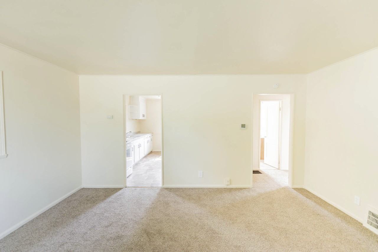 1908 Taft Ave Ne #NA - Photo 2 of 8