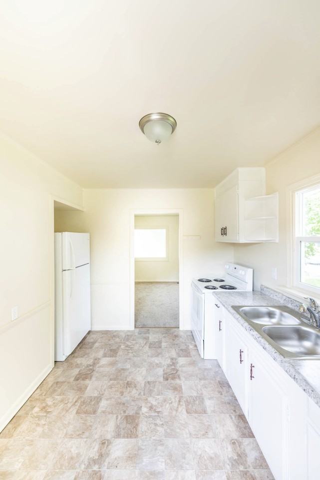 1908 Taft Ave Ne #NA - Photo 3 of 8