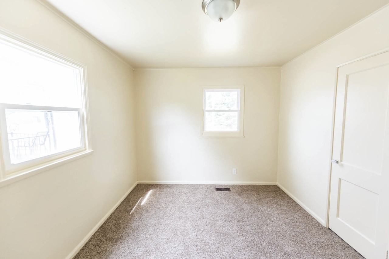 1908 Taft Ave Ne #NA - Photo 5 of 8