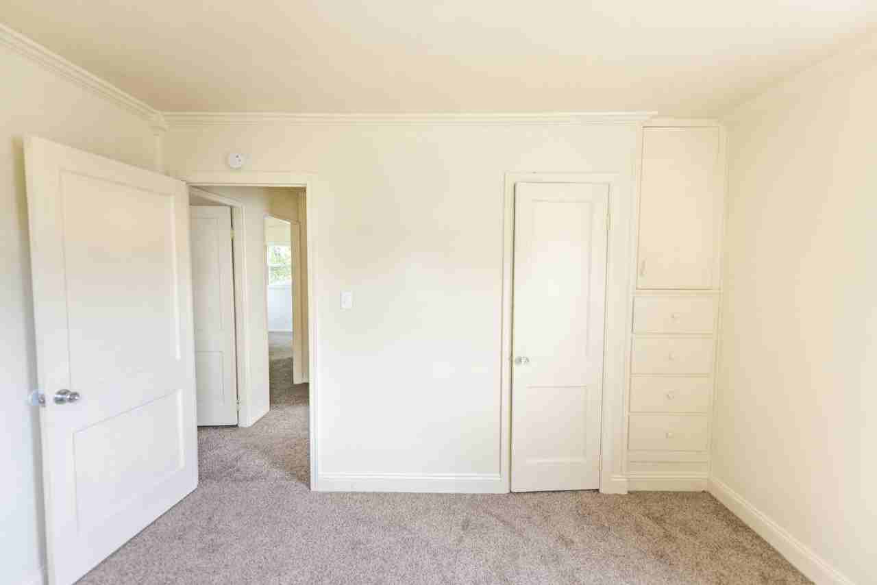 1908 Taft Ave Ne #NA - Photo 6 of 8