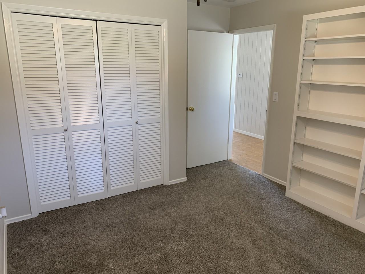 302 Ne A St #NA - Photo 2 of 10