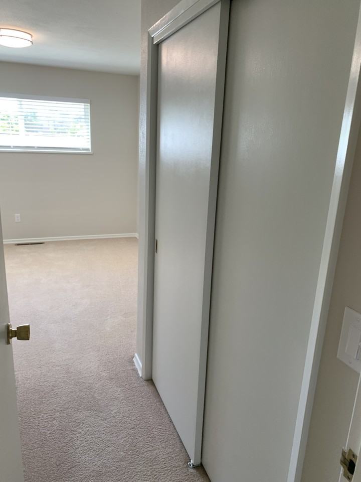 302 Ne A St #NA - Photo 3 of 10