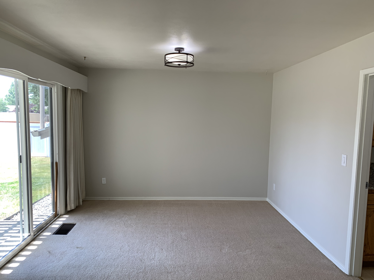 302 Ne A St #NA - Photo 6 of 10