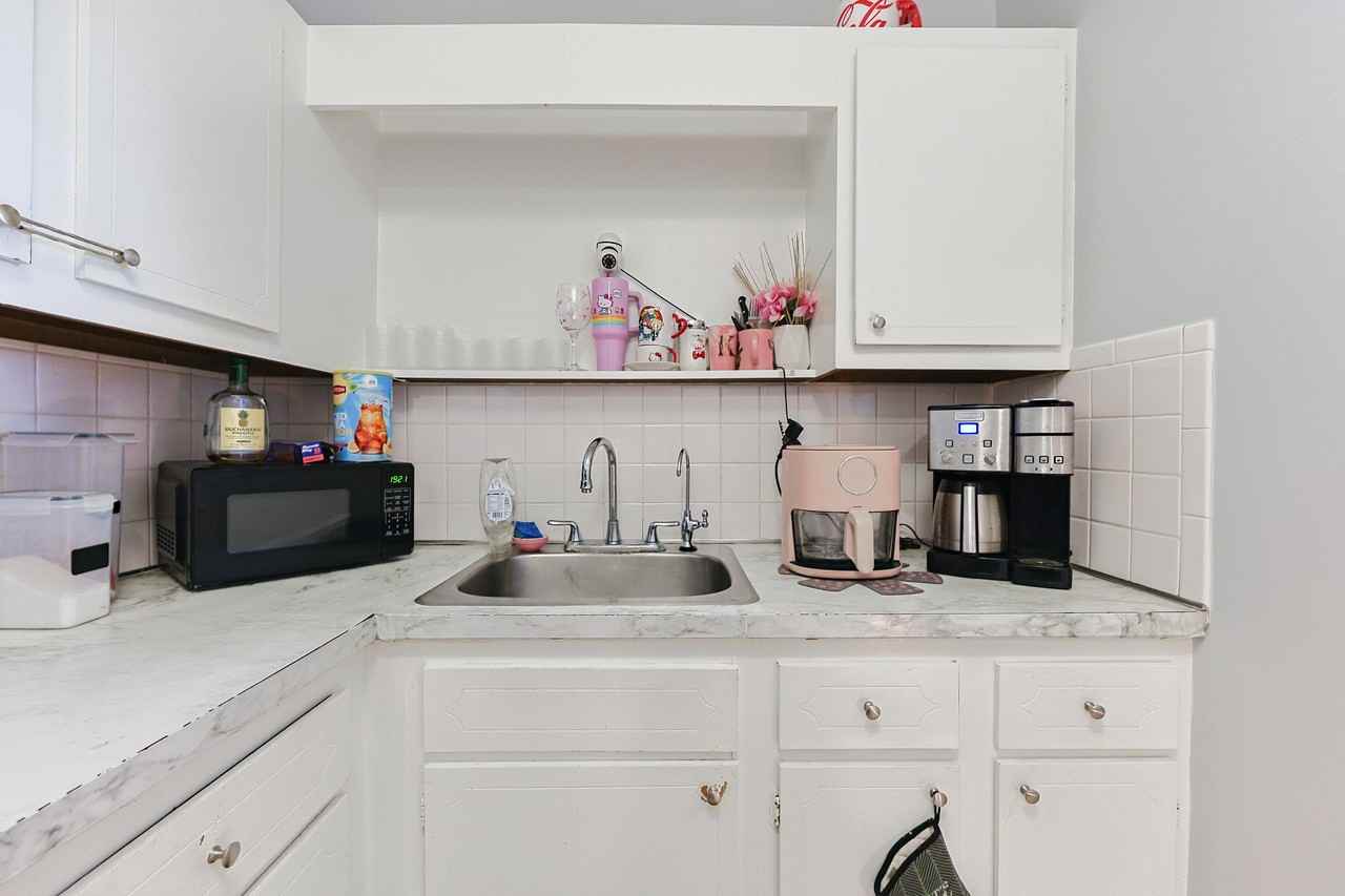 27 Willis St #18 - Photo 4 of 19