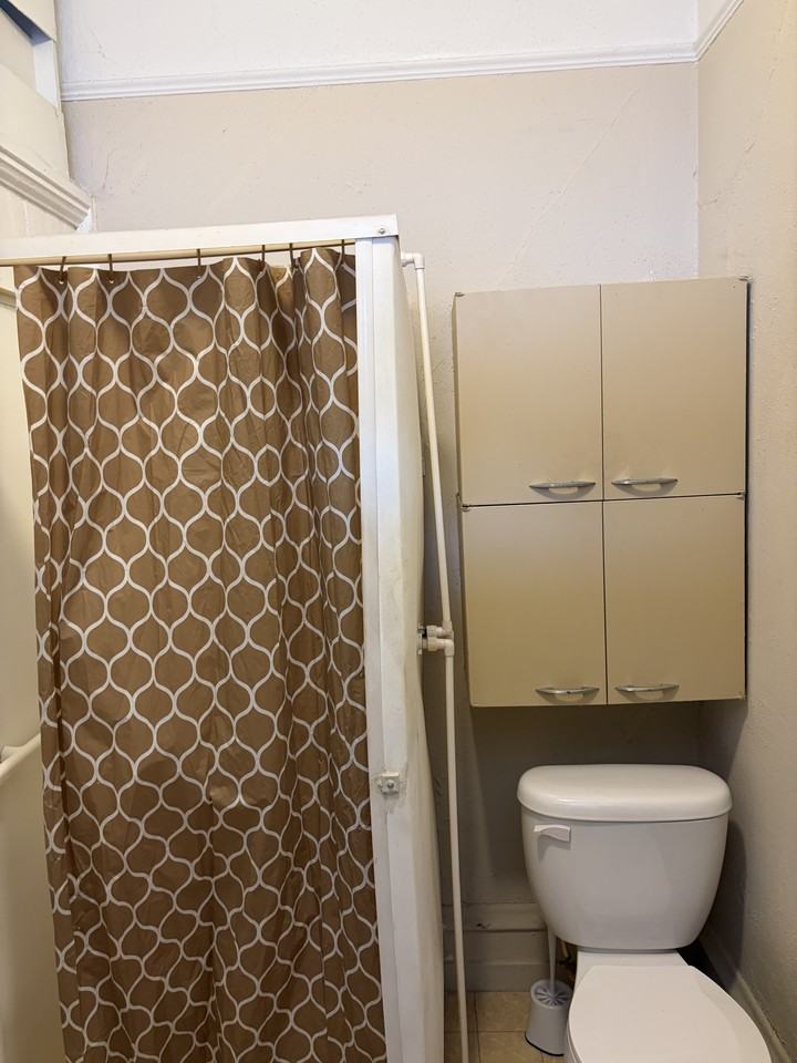 103 E 3rd St #2 - Photo 5 of 8