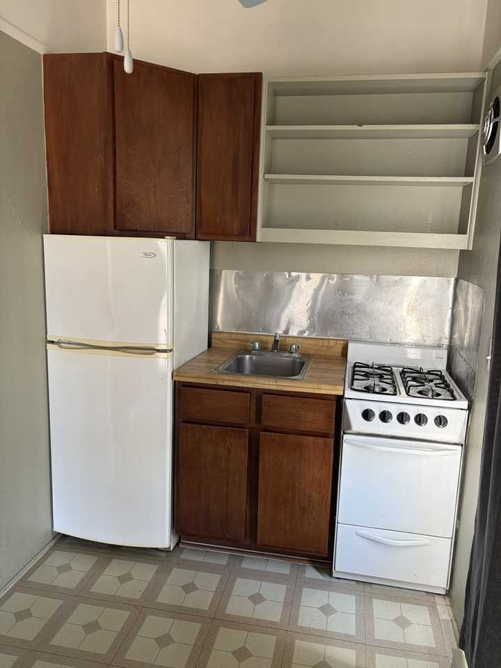 103 E 3rd St #2 - Photo 7 of 8