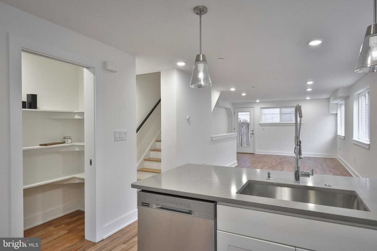 909 N 20th St #1 - Photo 2 of 18