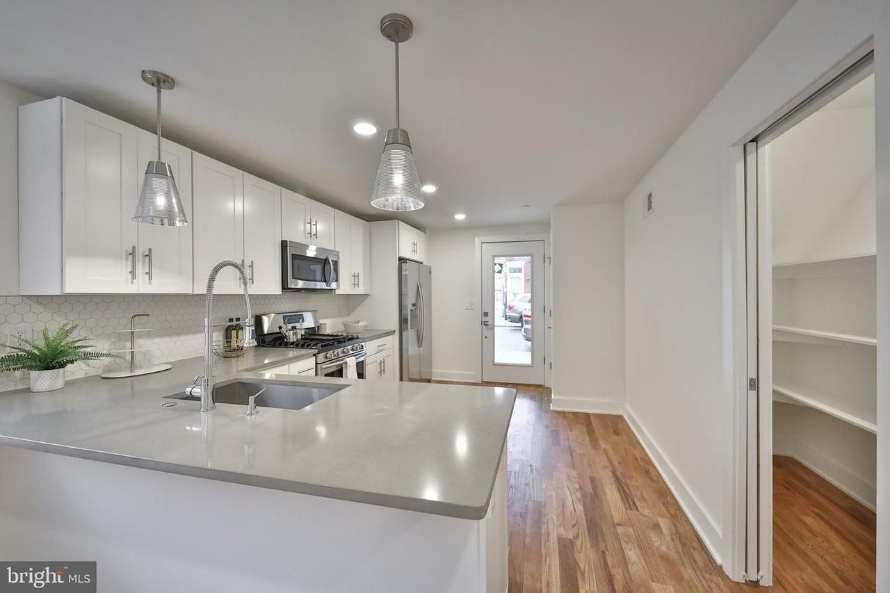 909 N 20th St #1 - Photo 3 of 18