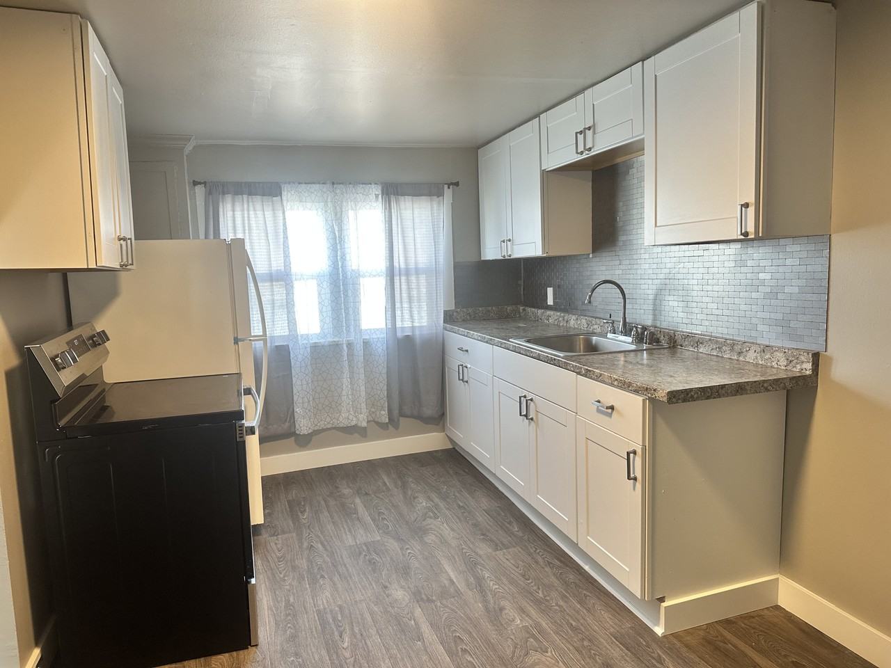 909 E 2nd St #1-2 - Photo 2 of 9