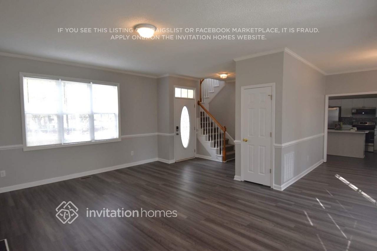 113 Brampton Cir - Photo 2 of 21