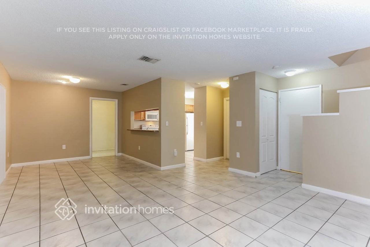 9108 Sw 147th Ct - Photo 3 of 18