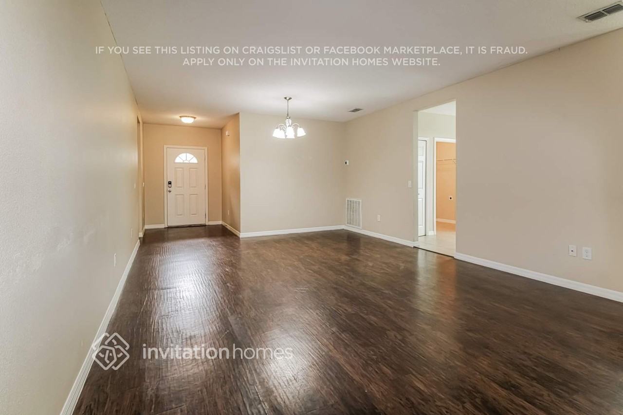 6233 Radford St - Photo 3 of 17