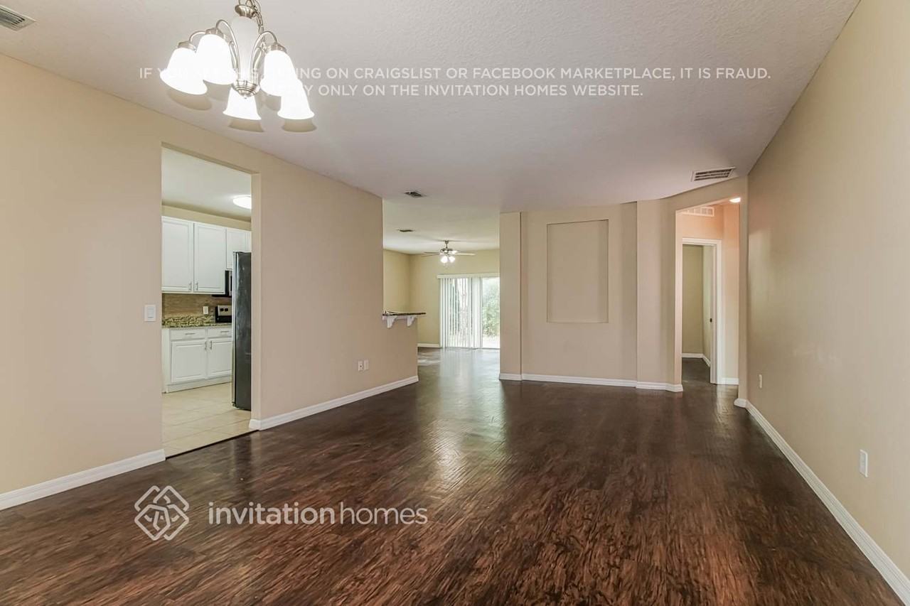 6233 Radford St - Photo 4 of 17