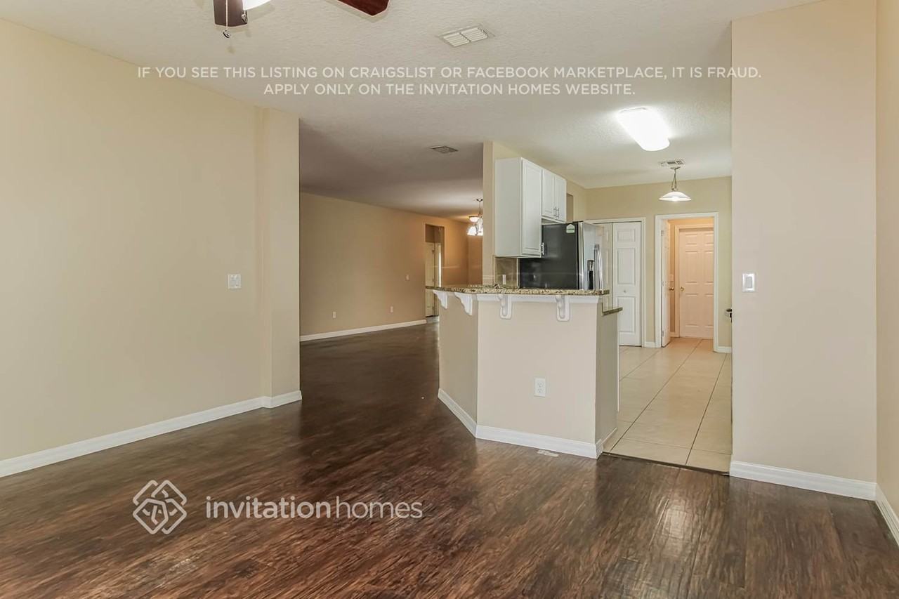 6233 Radford St - Photo 5 of 17