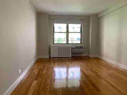 W 89th St #6K - Photo 6 of 20