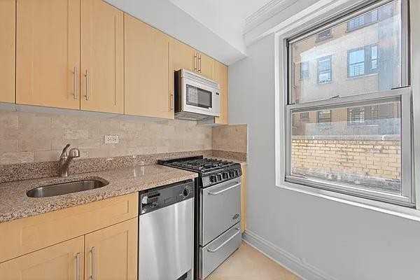 W 89th St #11D - Photo 6 of 8