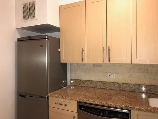 W 89th St #3H - Photo 4 of 9