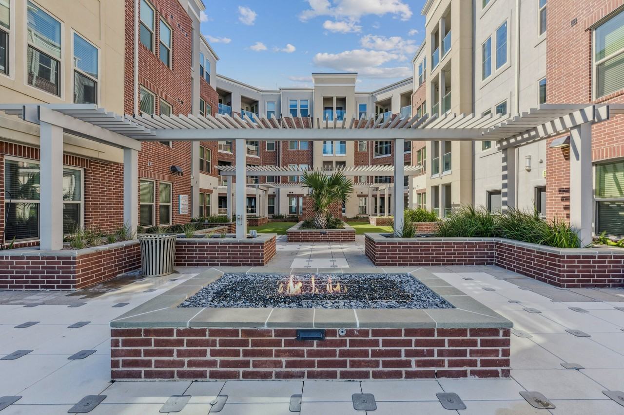 The Alexa Luxury Apartments I & II - Photo 7 of 27