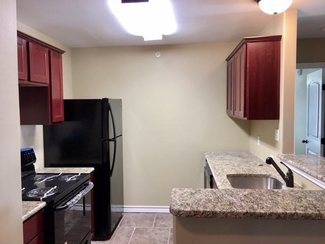 Manhattan Apartments - Photo 2 of 4