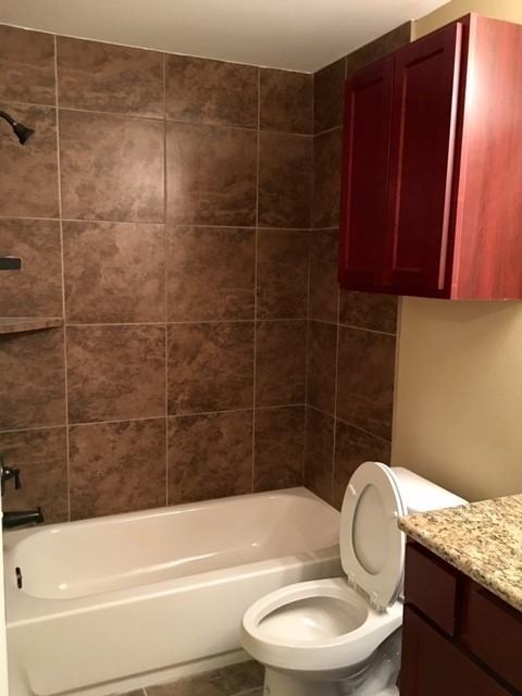 Manhattan Apartments - Photo 3 of 4