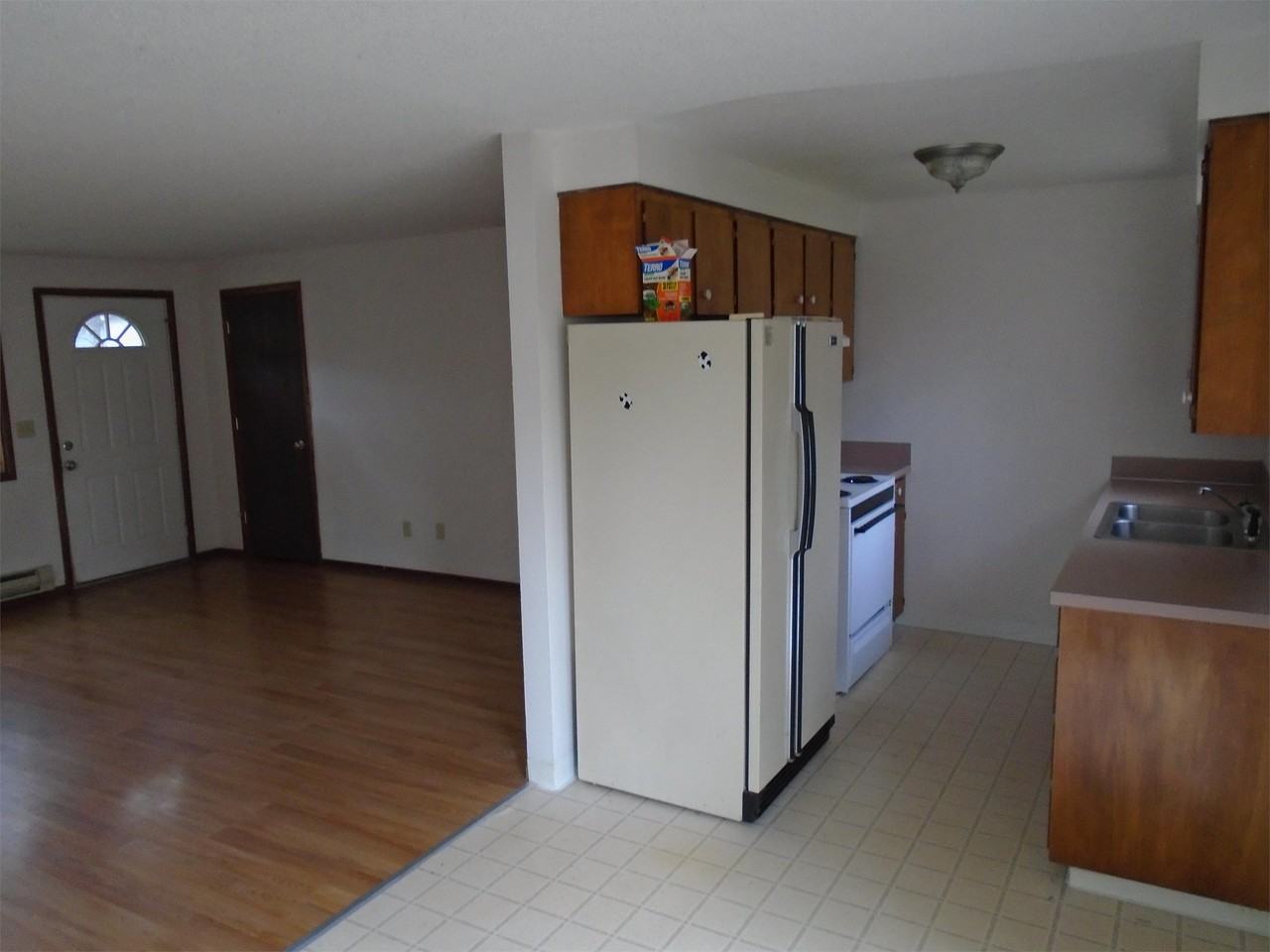 975 N 4th St #1 - Photo 3 of 10