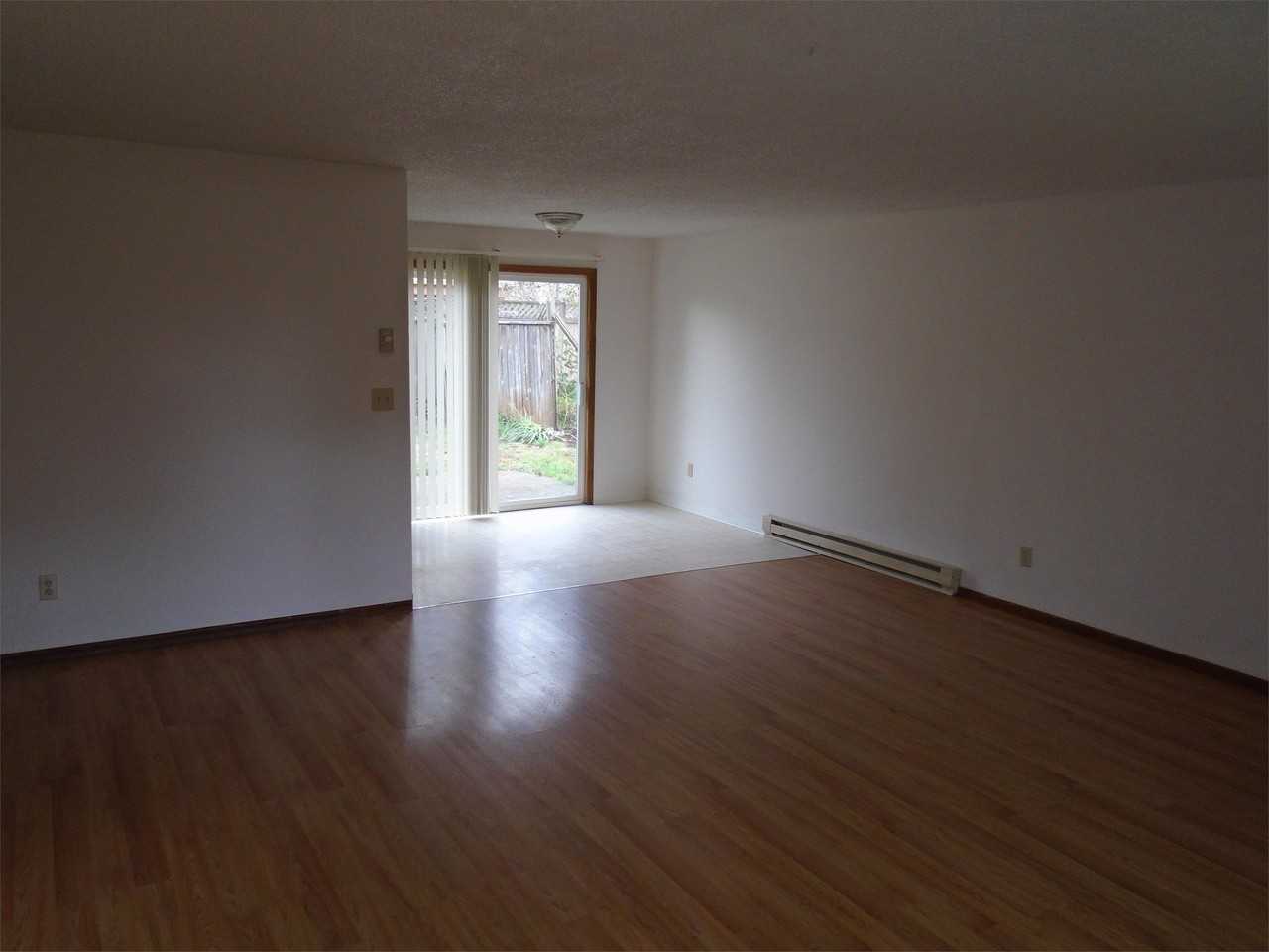 975 N 4th St #1 - Photo 4 of 10