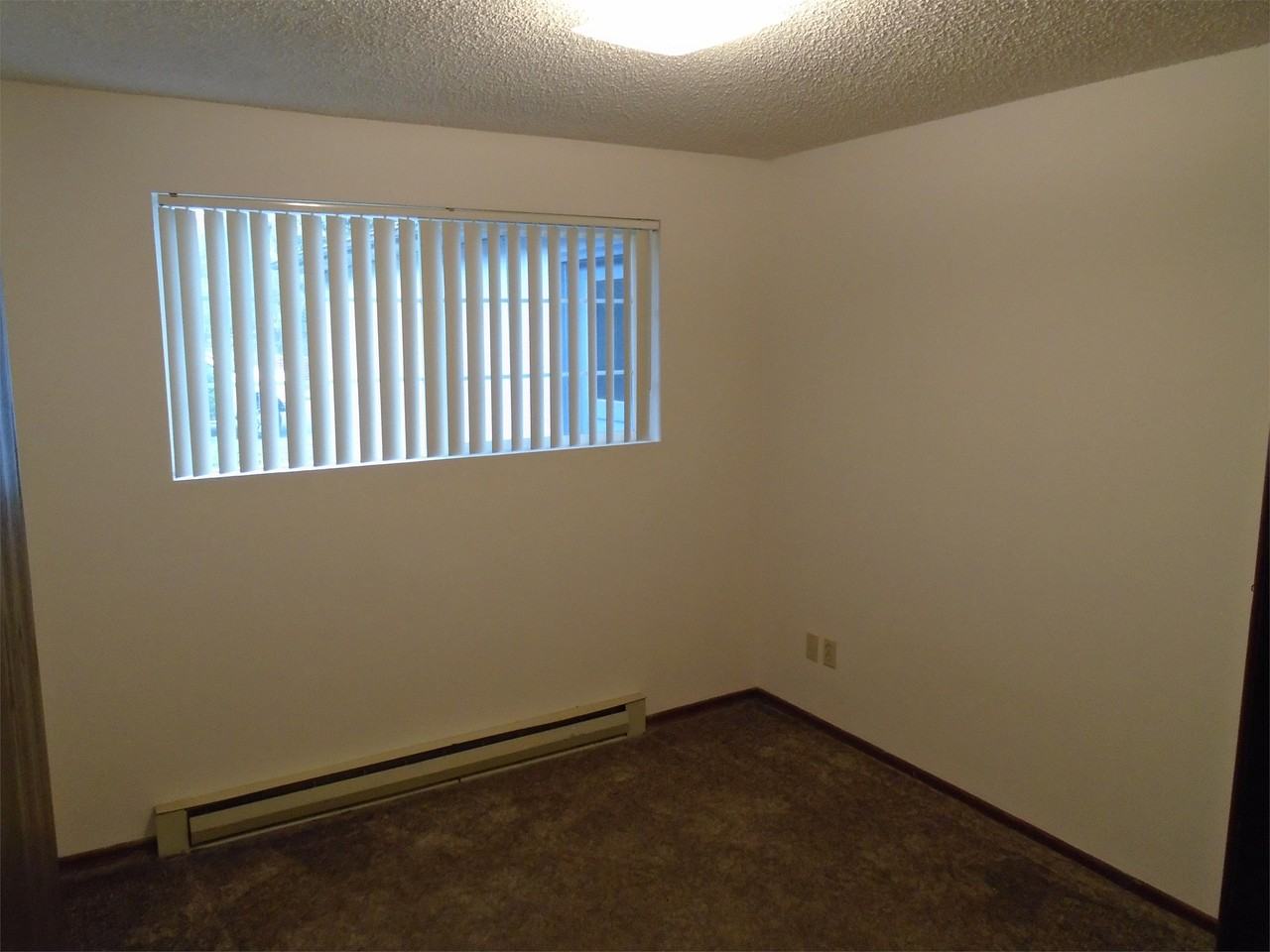 975 N 4th St #1 - Photo 5 of 10