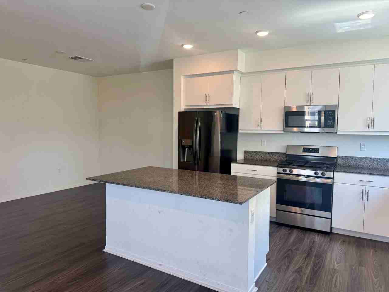 5208 Surfwalk Way - 154Unit 154 #154 - Photo 3 of 14