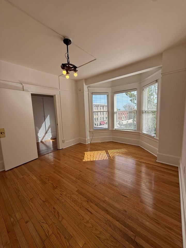 2190 W Burnside St #2 - Photo 6 of 22